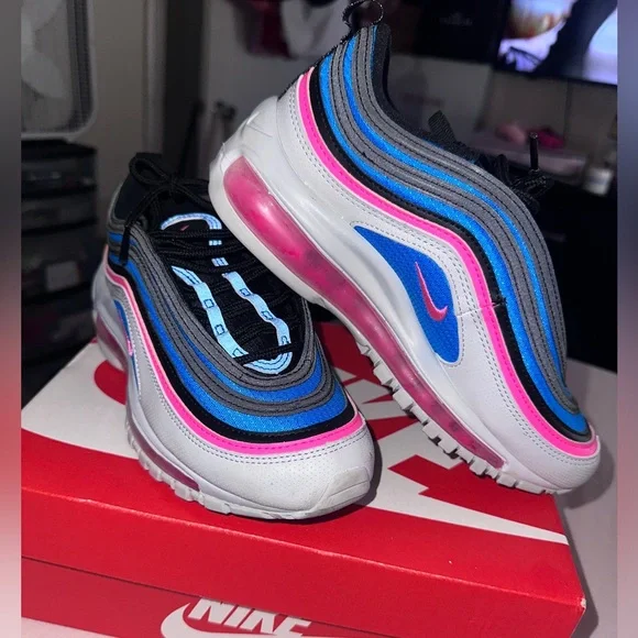 Nike Air Max - Picture 2 of 3